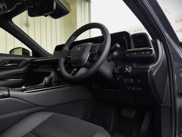 Toyota CROWN SPORT Z THE 70TH 2026 — миниатюра 2