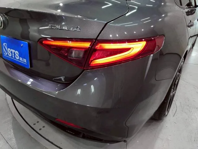 Alfa Romeo Giulia VELOCE 2022 — миниатюра 5