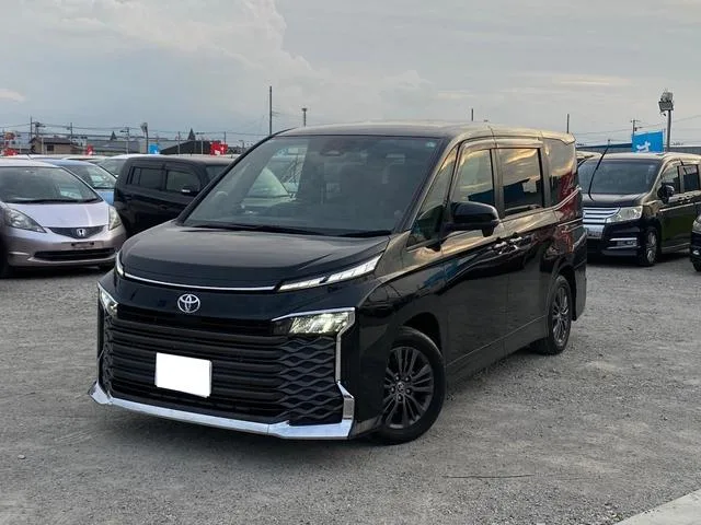 Toyota VOXY S-G 2022 — фото 1, купить с доставкой в Москву