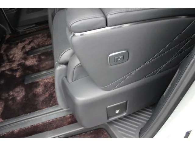 Toyota ALPHARD HYBRID EXECUTIVE LOUNGE 2023 — миниатюра 5