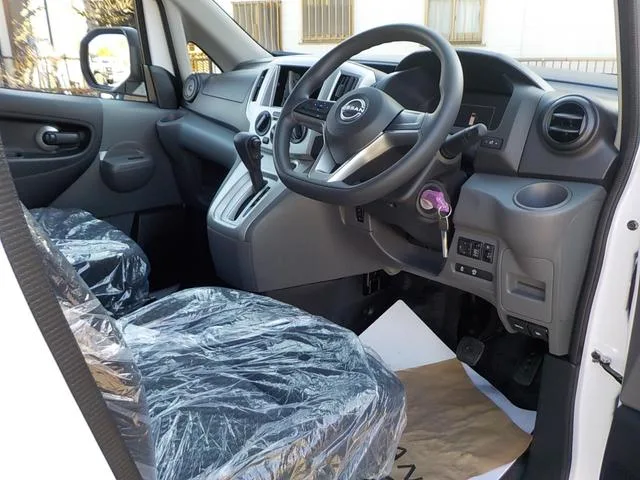 Nissan NV200 VANETTE VAN 2026 — миниатюра 4