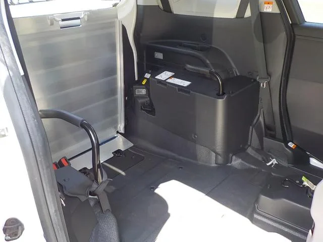 Toyota SIENTA X 2023 — миниатюра 4