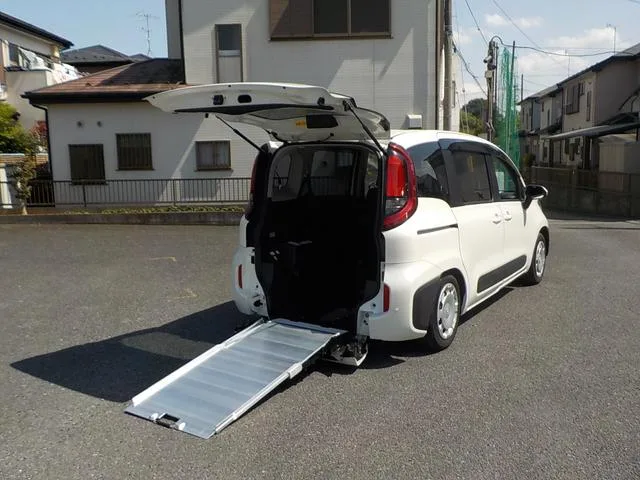 Toyota SIENTA X 2023 — фото 1, купить с доставкой в Москву