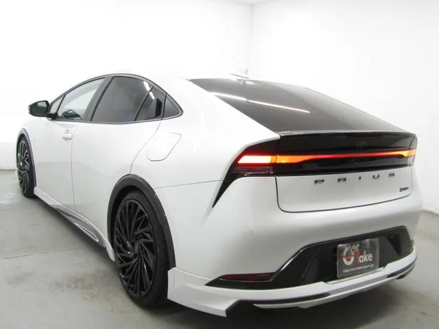 Toyota PRIUS Z 2023 — миниатюра 3