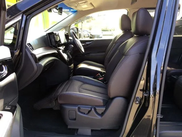Nissan ELGRAND 250HIGHWAY STAR S 2022 — миниатюра 3