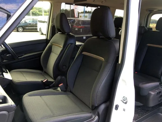 Nissan SERENA E-POWER HIGHWAY STAR V 2023 — миниатюра 3