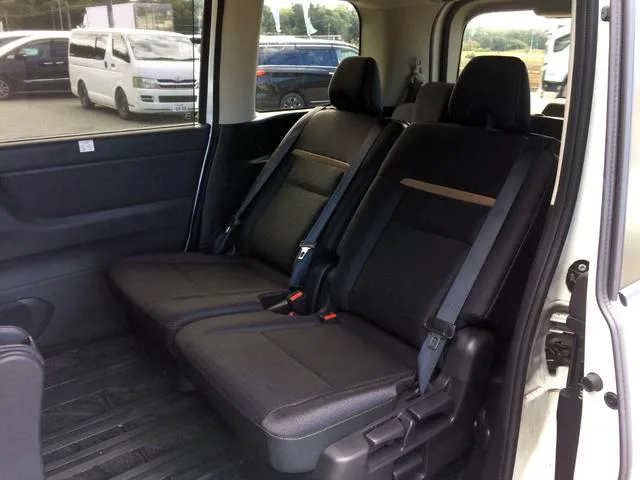 Nissan SERENA E-POWER HIGHWAY STAR V 2023 — миниатюра 4