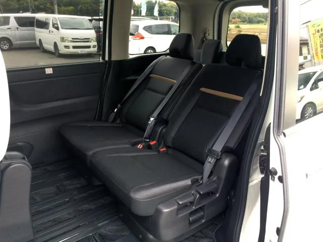 Nissan SERENA E-POWER HIGHWAY STAR V 2023 — миниатюра 4