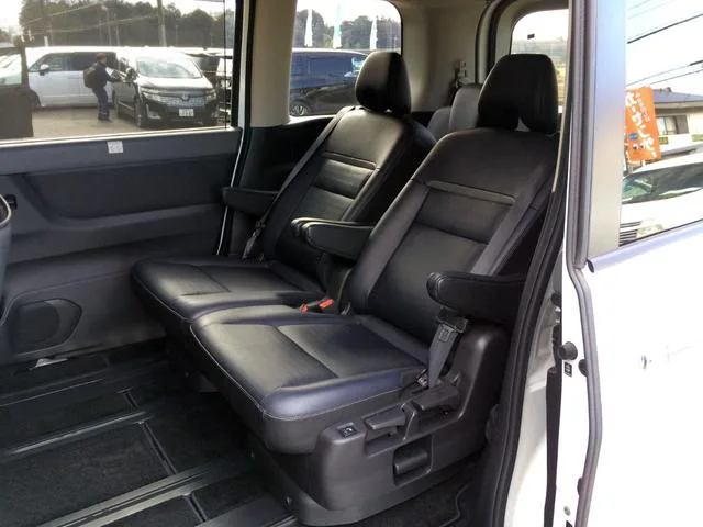 Nissan SERENA E-POWER LUXION 2024 — миниатюра 3