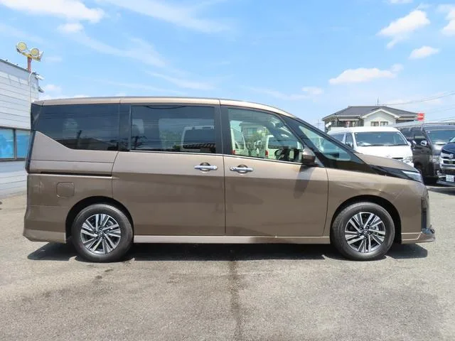 Nissan SERENA E-POWER HIGHWAY STAR V 2025 — миниатюра 4
