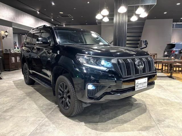 Toyota Land Cruiser Prado TX L PACKAGE MATT BLACK EDITION 2023 — фото 1, купить с доставкой в Москву
