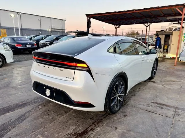 Toyota Prius Z 2023 — миниатюра 3