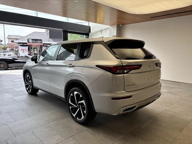 Mitsubishi OUTLANDER PHEV G 2023 — миниатюра 2
