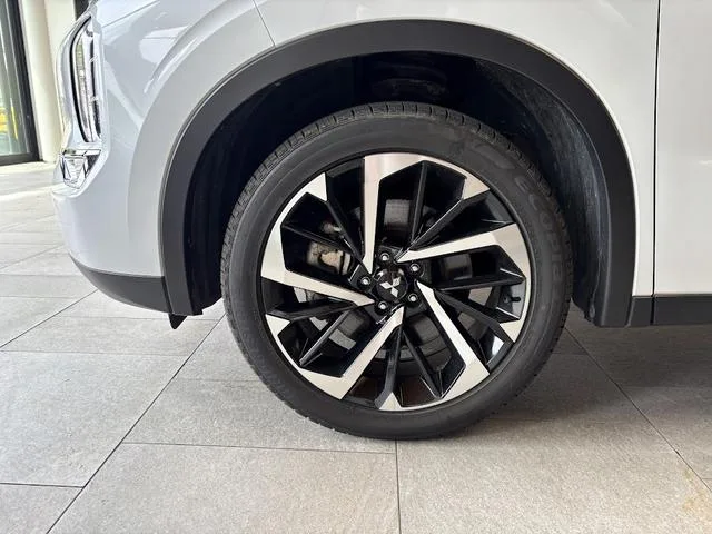 Mitsubishi OUTLANDER PHEV G 2023 — миниатюра 3
