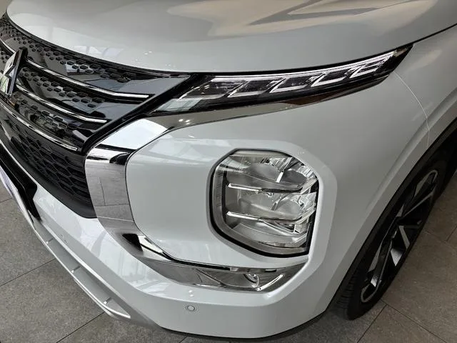 Mitsubishi OUTLANDER PHEV G 2023 — миниатюра 4