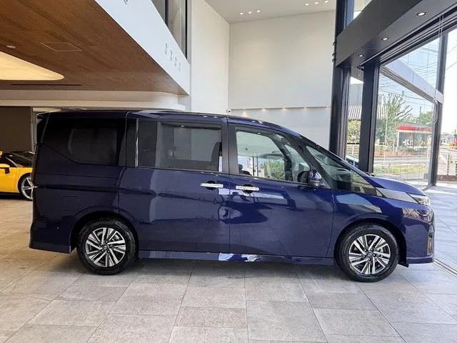 Nissan SERENA E-POWER LUXION 2025 — миниатюра 2