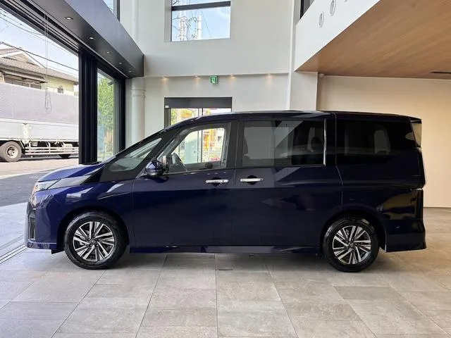 Nissan SERENA E-POWER LUXION 2025 — миниатюра 3