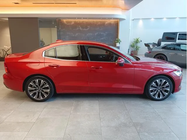 Volvo S60 ULTIMATE B4 2023 — миниатюра 2
