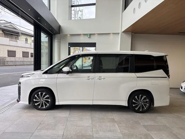 Toyota VOXY HYBRID S-Z 2023 — миниатюра 3