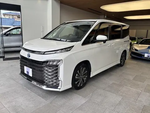 Toyota VOXY 2023 купить в Москве