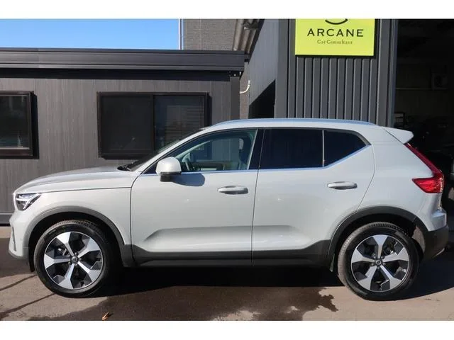 Volvo XC40 ULTRA B4 AWD 2024 — миниатюра 3