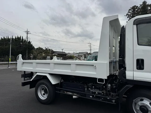 Isuzu FORWARD 2025 — миниатюра 2