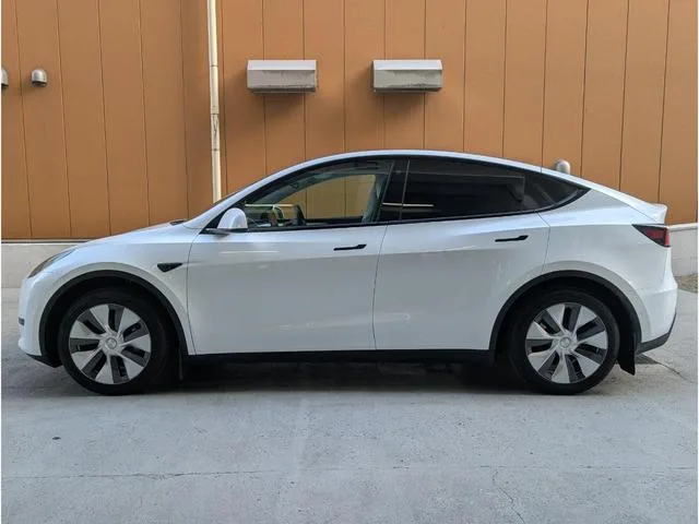 Tesla MODEL Y RWD 2023 — миниатюра 3