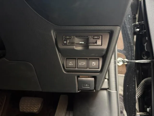 Toyota Prius Z 2025 — миниатюра 3