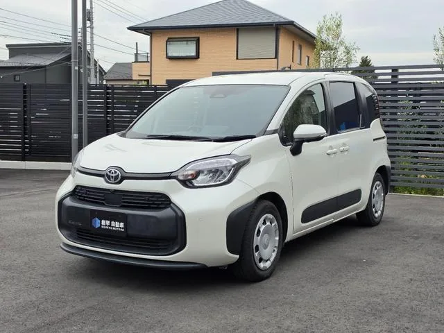 Toyota SIENTA HYBRID G 2022 — фото 1, купить с доставкой в Москву