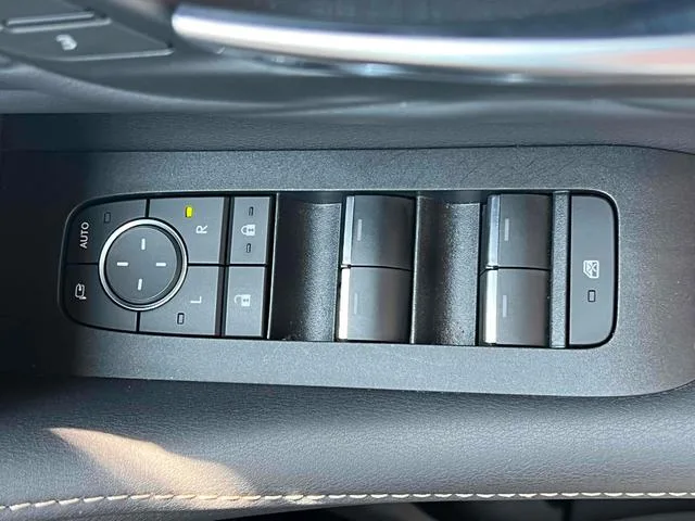 Toyota VELLFIRE HYBRID Z PREMIER 2023 — миниатюра 3