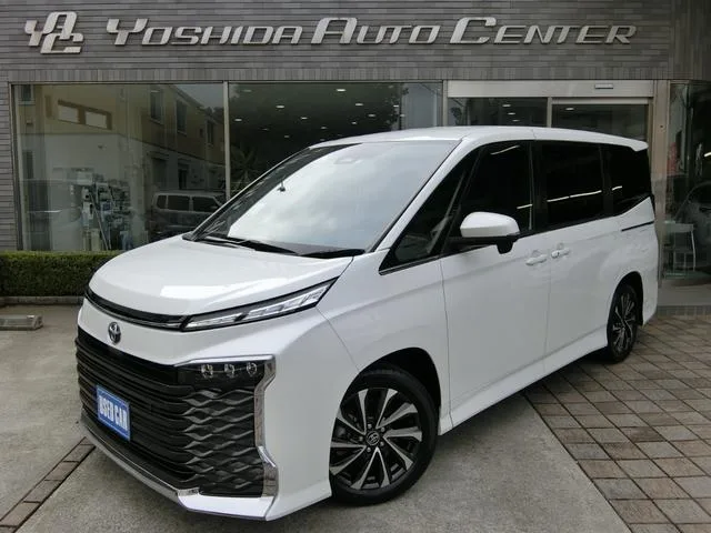 Toyota VOXY S-Z 2022 — фото 1, купить с доставкой в Москву