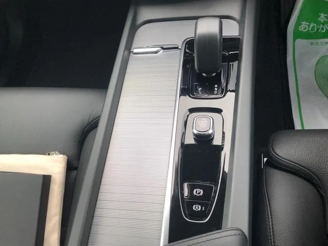Volvo XC60 PLUS B5 2024 — миниатюра 2