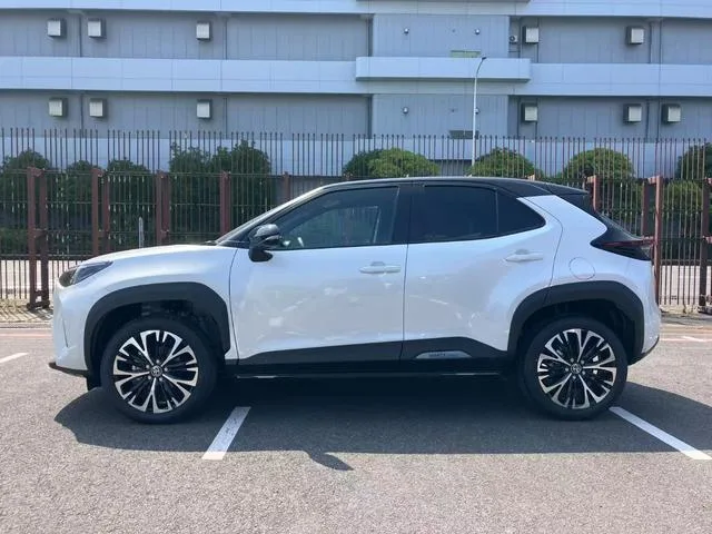 Toyota YARIS CROSS HYBRID Z 2025 — миниатюра 2