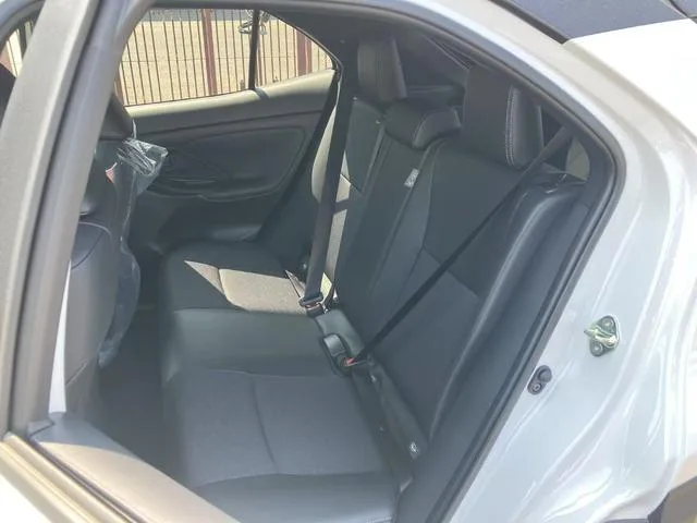 Toyota YARIS CROSS HYBRID Z 2025 — миниатюра 5