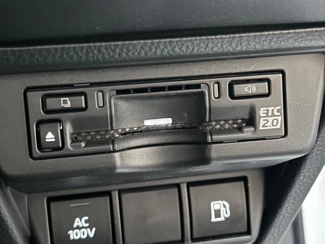Toyota Prius X 2023 — миниатюра 4