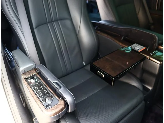 Toyota ALPHARD HYBRID EXECUTIVE LOUNGE S 2022 — миниатюра 3