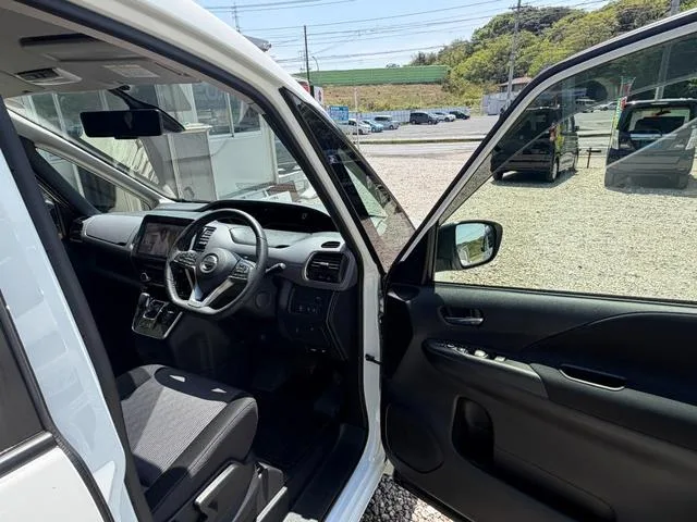 Nissan SERENA E-POWER HIGHWAY STAR V 2022 — миниатюра 4