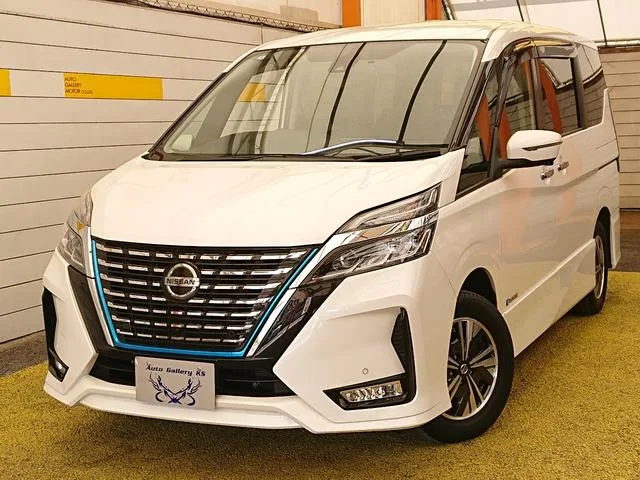 Nissan SERENA E-POWER HIGHWAY STAR V 2022 — фото 1, купить с доставкой в Москву