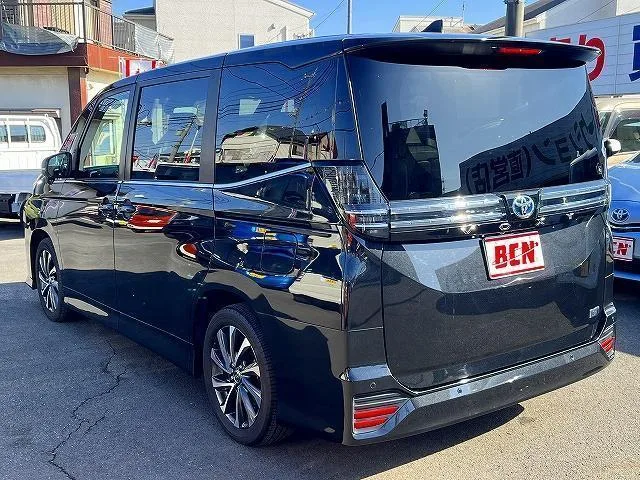 Toyota VOXY HYBRID S-Z 2023 — миниатюра 4