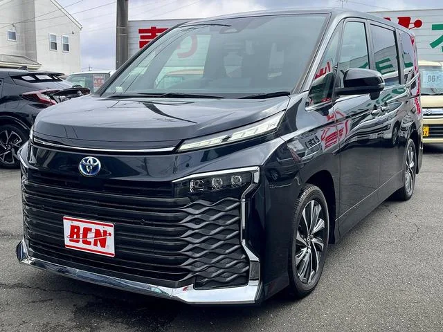 Toyota VOXY HYBRID S-Z 2023 — фото 1, купить с доставкой в Москву