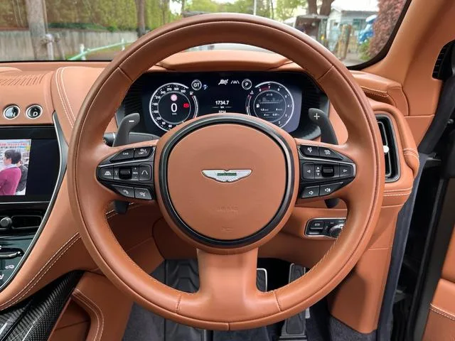 Aston Martin DBX 707 2023 — миниатюра 5