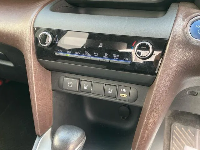 Toyota YARIS CROSS HYBRID Z 2022 — миниатюра 3