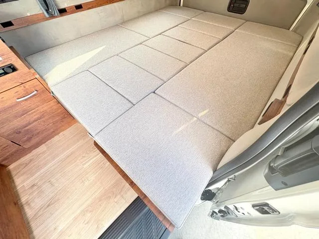 Toyota HIACE VAN 2025 — миниатюра 3