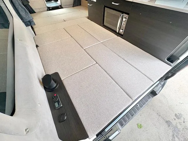 Toyota HIACE VAN 2024 — миниатюра 2