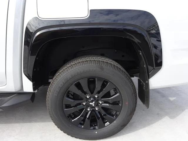 Mitsubishi TRITON GSR 2025 — миниатюра 3