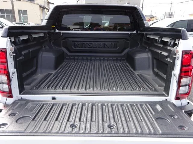 Mitsubishi TRITON GSR 2025 — миниатюра 4