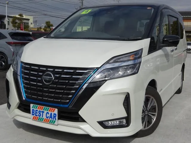 Nissan SERENA E-POWER HIGHWAY STAR V 2022 — фото 1, купить с доставкой в Москву