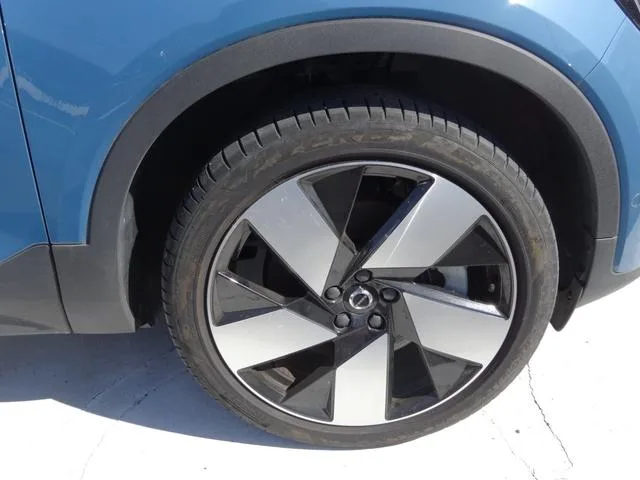 Volvo C40 RECHARGE RECHARGE ULTIMATE TWIN MOTOR 2023 — миниатюра 4