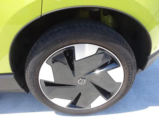 Volvo EX30 ULTRA SINGLE MOTOR EXTENDED RANGE 2024 — миниатюра 3