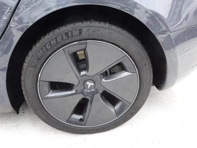 Tesla MODEL 3 2023 — миниатюра 5